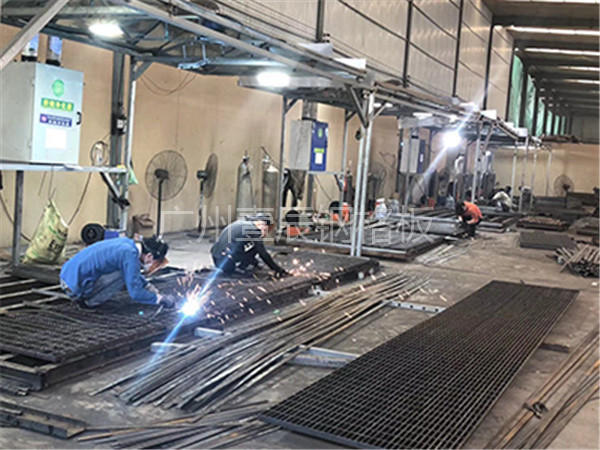 钢格板手工焊接区